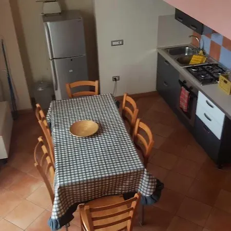 Miseria E Nobilta' 3* נאפולי