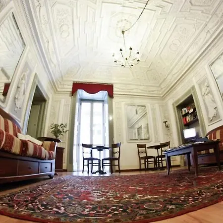 Miseria E Nobilta' Νάπολη