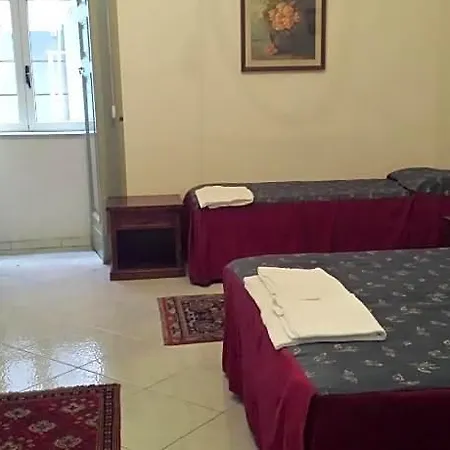 Miseria E Nobilta' Nápoles
