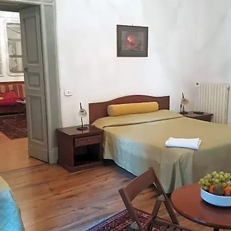 Miseria E Nobilta' 3* Napels