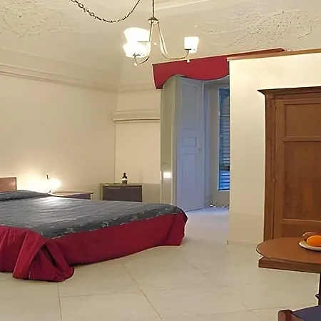 Miseria E Nobilta' 3* Napels