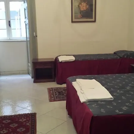 Miseria E Nobilta' לינה וארוחת בוקר נאפולי