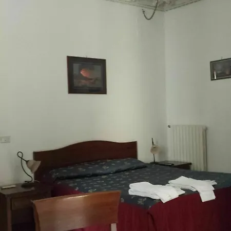 Miseria E Nobilta' לינה וארוחת בוקר 2*