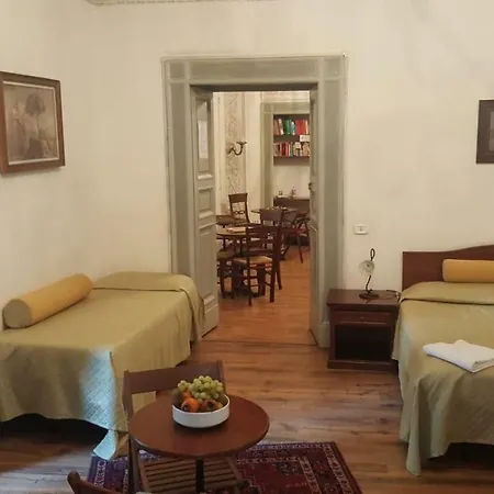 Miseria E Nobilta' לינה וארוחת בוקר