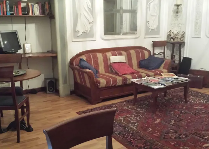 Miseria E Nobilta' Неаполь