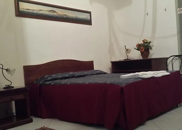 Miseria E Nobilta' 3* Неаполь