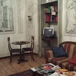 Miseria E Nobilta' Couette-café