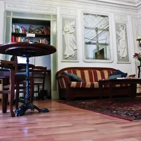 Miseria E Nobilta' Couette-café 3*